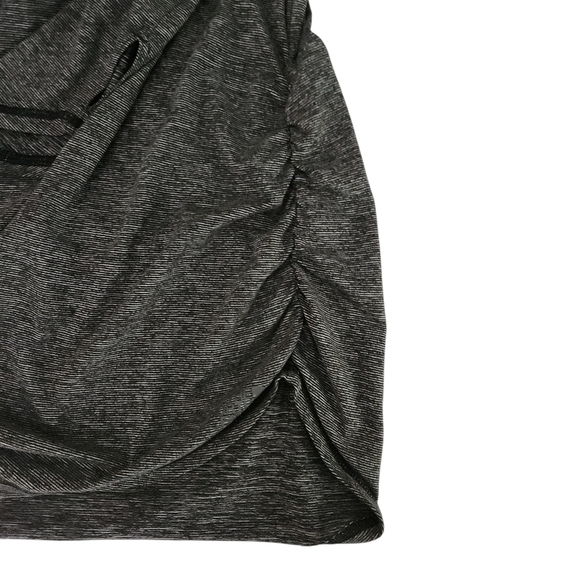 THE NORTH FACE Motivation Stripe ½ Zip Pullover Top heathered gray - Women's - Picture 9 of 13